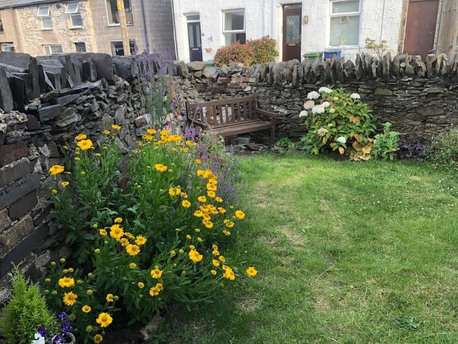 Kylie'S Corner-In The Heart Of Llanberis Villa Exterior photo